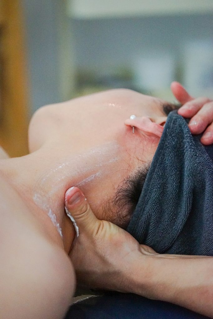 a-man-laying-down-with-a-towel-on-his-head-khtklmeiyqw